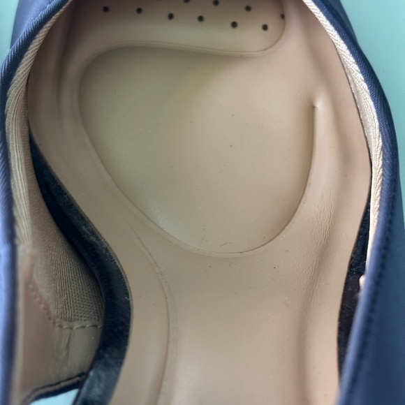 Abella Black Pointed Toe Heels - Picture 7 of 9